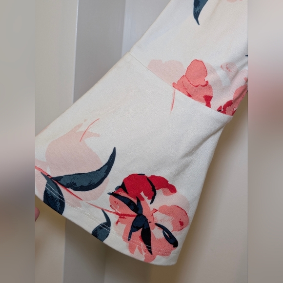 4 For $20 Ann Taylor Factory Petite Watercolor Floral Top LP White Pink - Picture 4 of 6